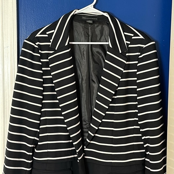 Grace Elements Black & White Striped Fully Lined Polyester & Spandex Jacket - Picture 2 of 7
